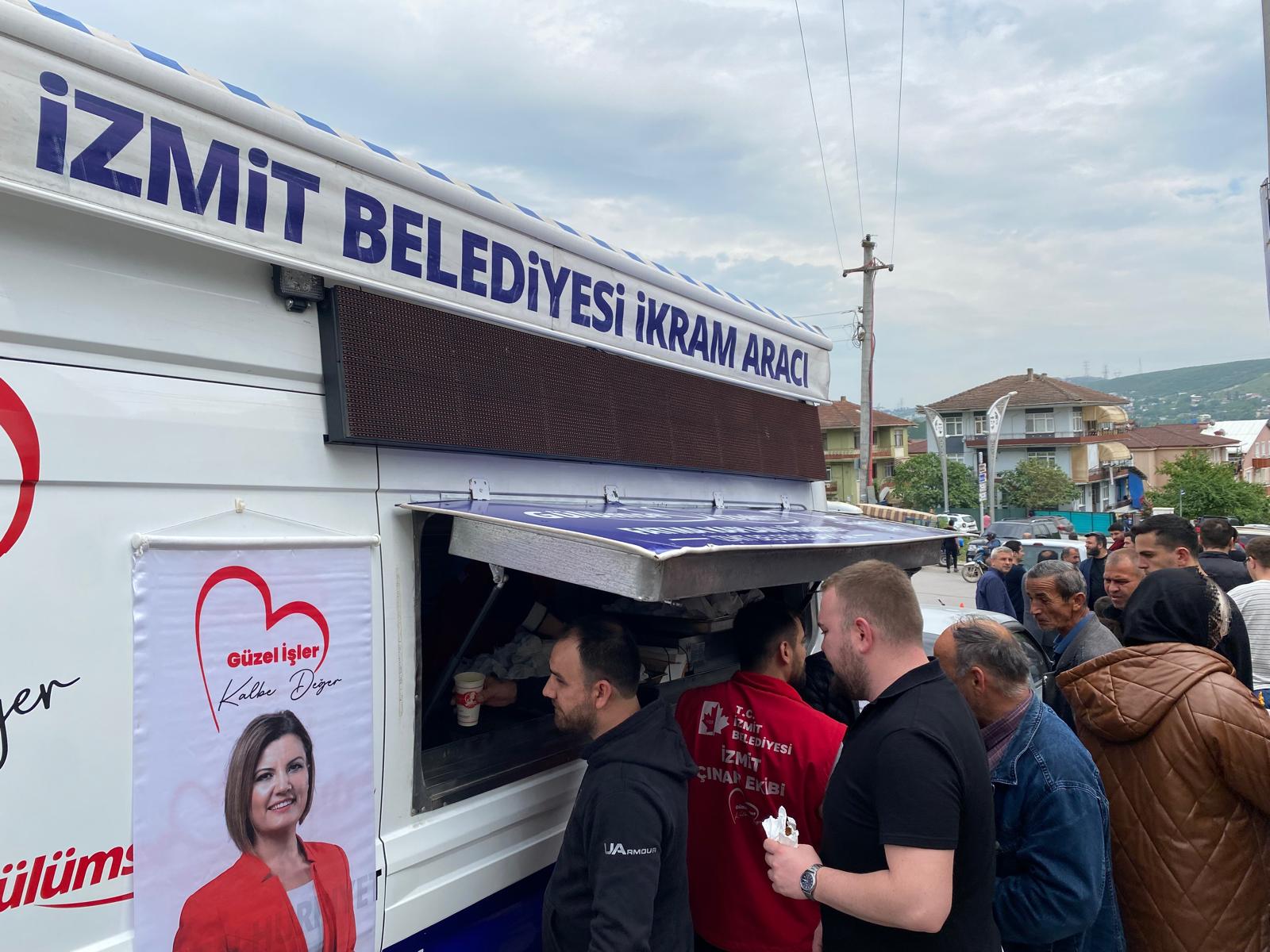 Baskan Hürriyet, Cuma namazi sonrasi Tepeköy Kemer Camii cemaatiyle bulustu (2)