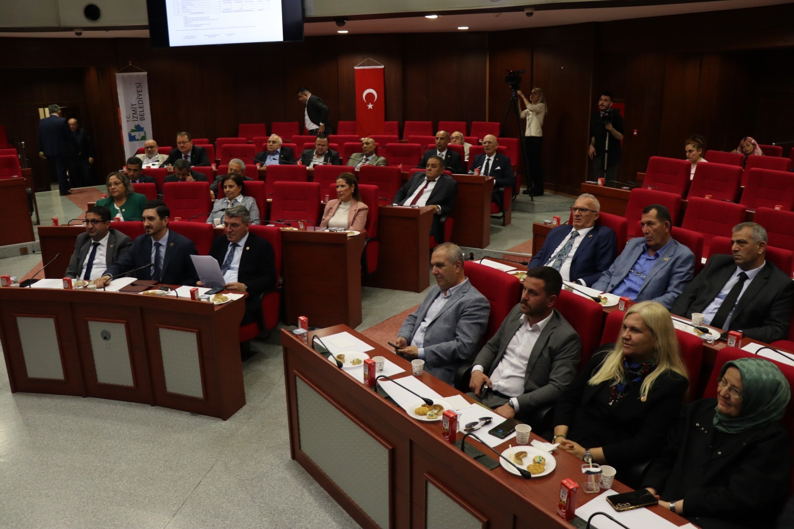 Izmit Belediye meclisinden ögretmenler için çagri (2)