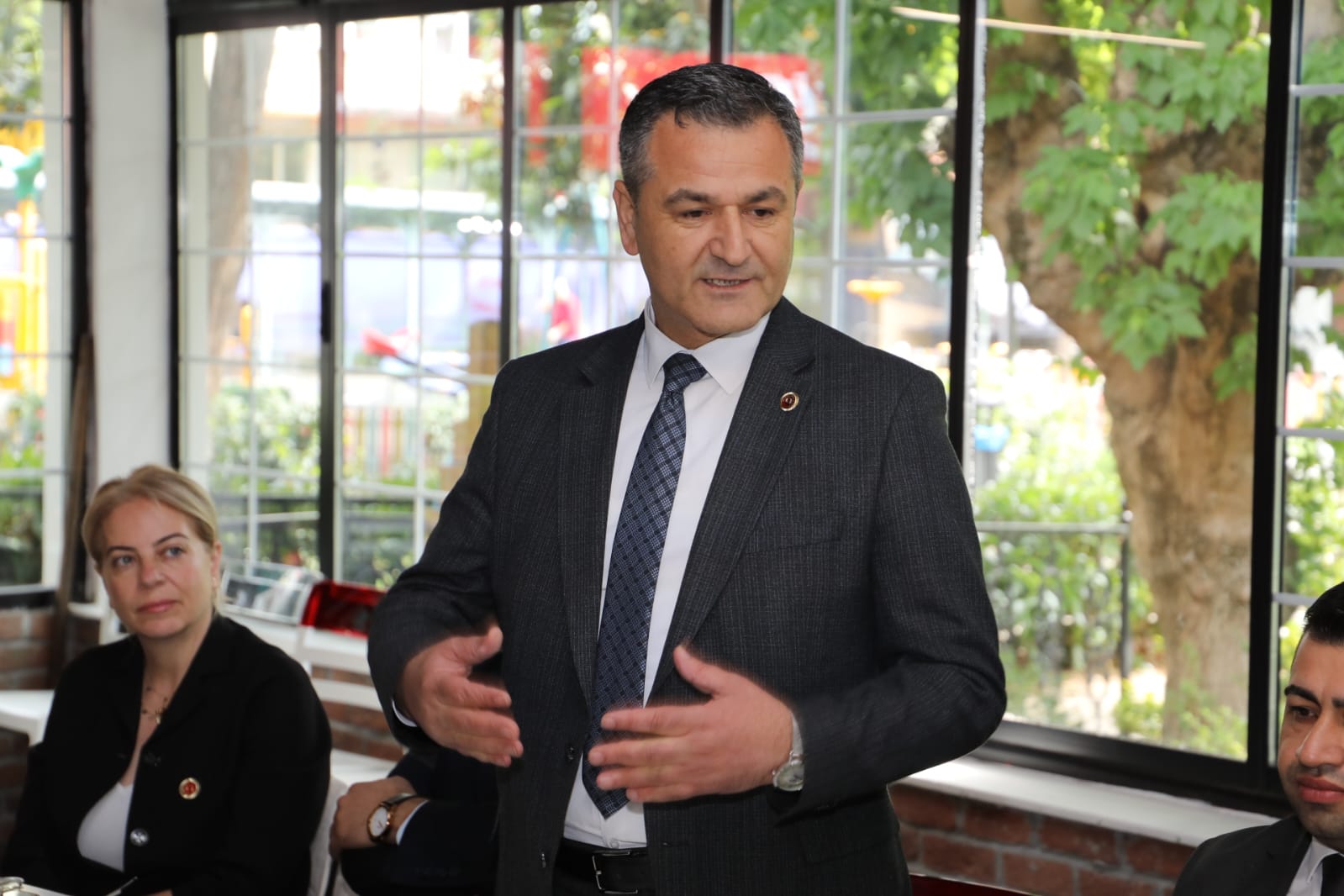 Izmit Belediyesi, Anneler Günü'nde kadin muhtarlari unutmadi (4)