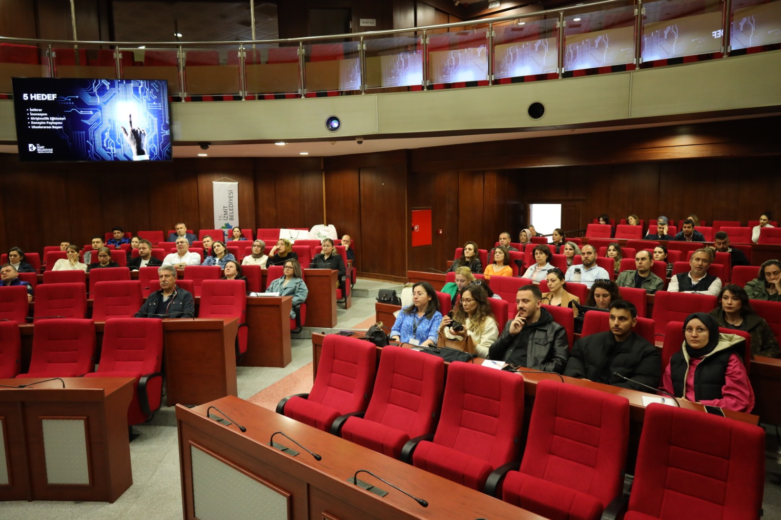 İzmit Belediyesi Dijital Akademi eğitimlere başladı (1)