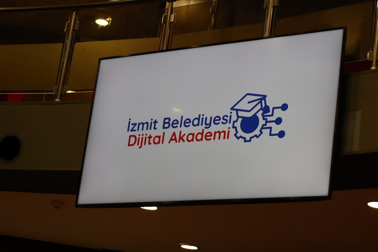 İzmit Belediyesi Dijital Akademi eğitimlere başladı (10)