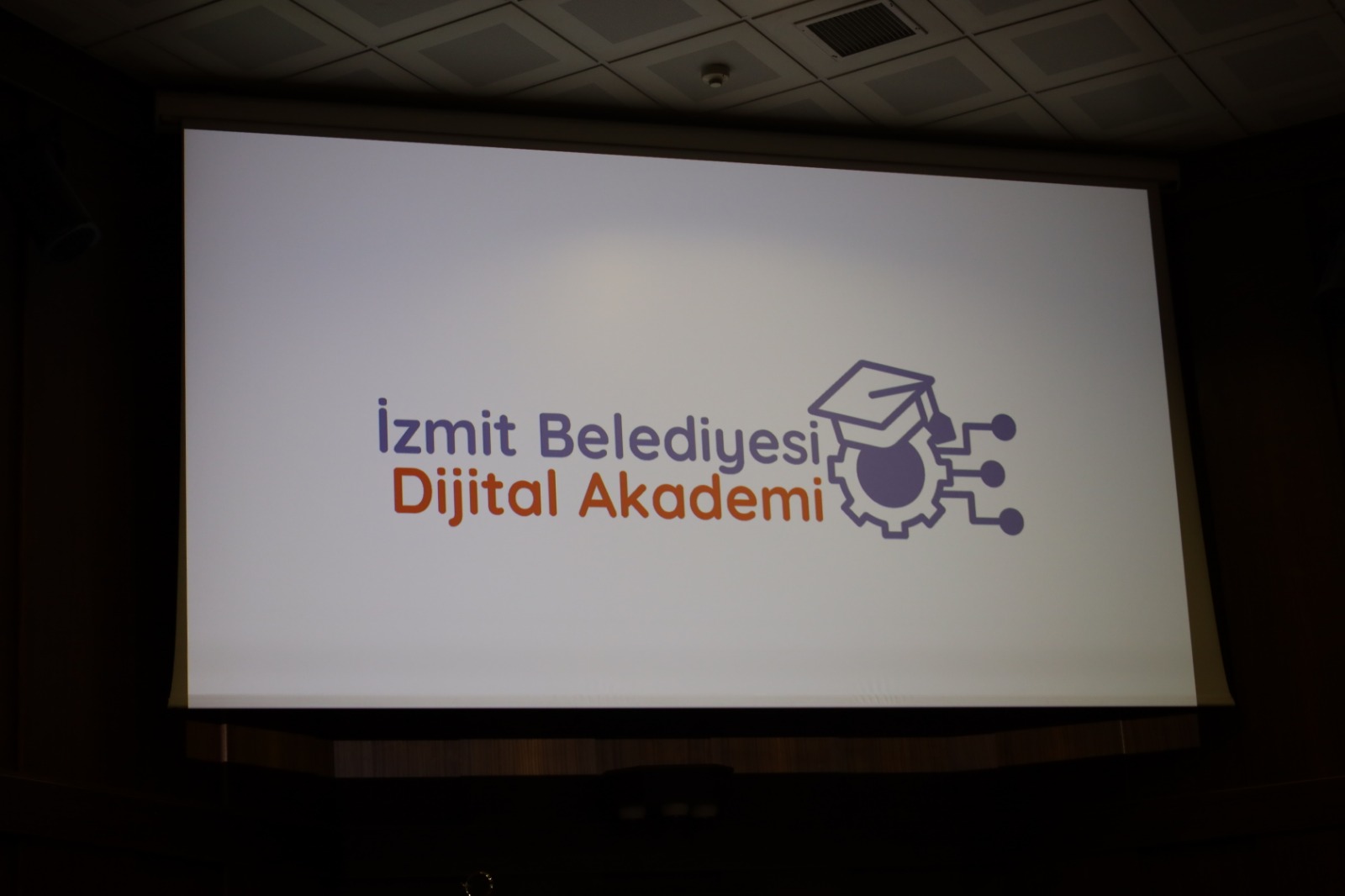 İzmit Belediyesi Dijital Akademi eğitimlere başladı (6)