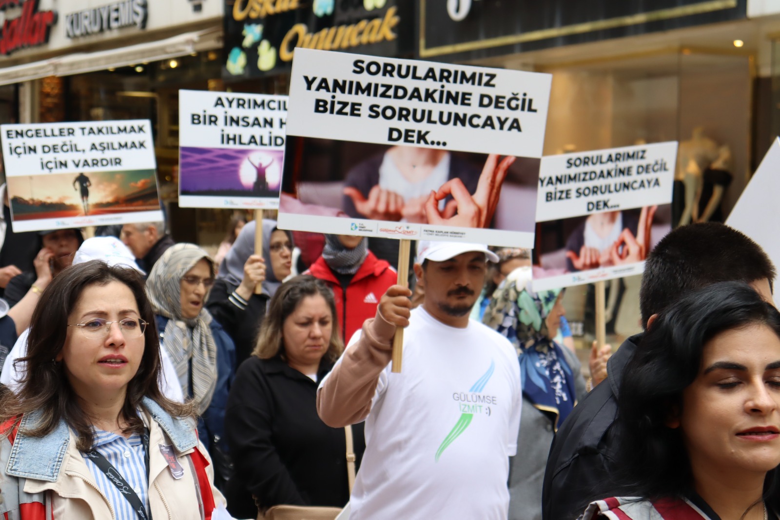 İzmit Belediyesi, Engelliler Haftasında özel çocuklarımızla esnafı buluşturdu (14)