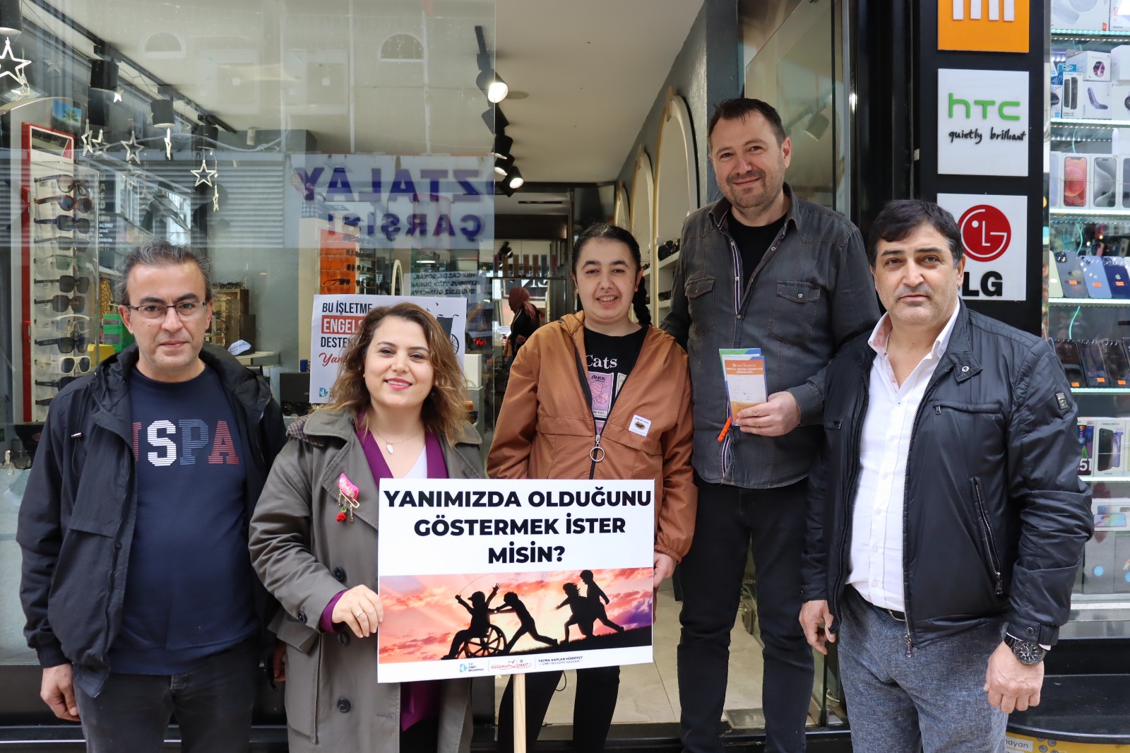 İzmit Belediyesi, Engelliler Haftasında özel çocuklarımızla esnafı buluşturdu (15)