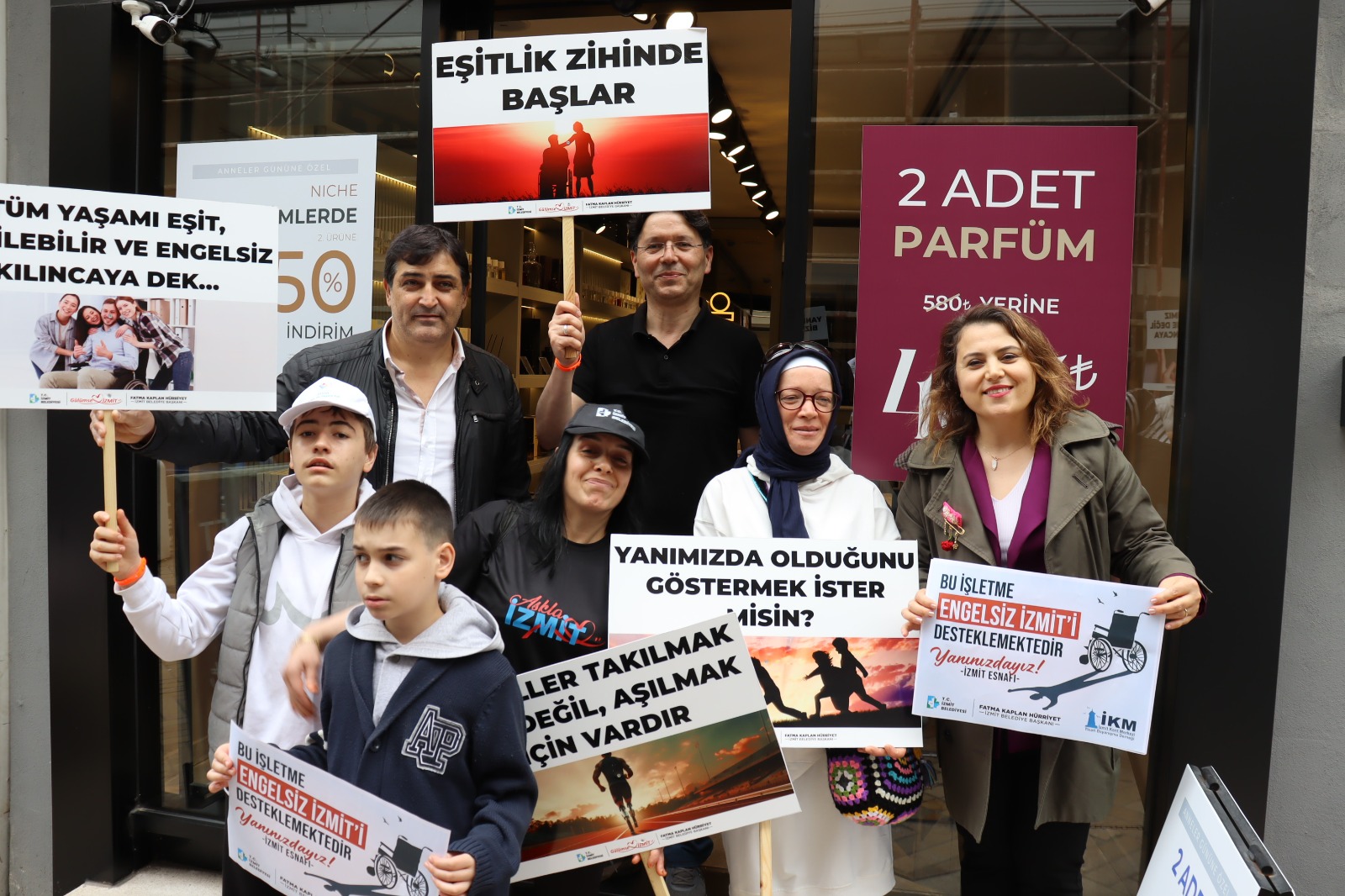 İzmit Belediyesi, Engelliler Haftasında özel çocuklarımızla esnafı buluşturdu (16)