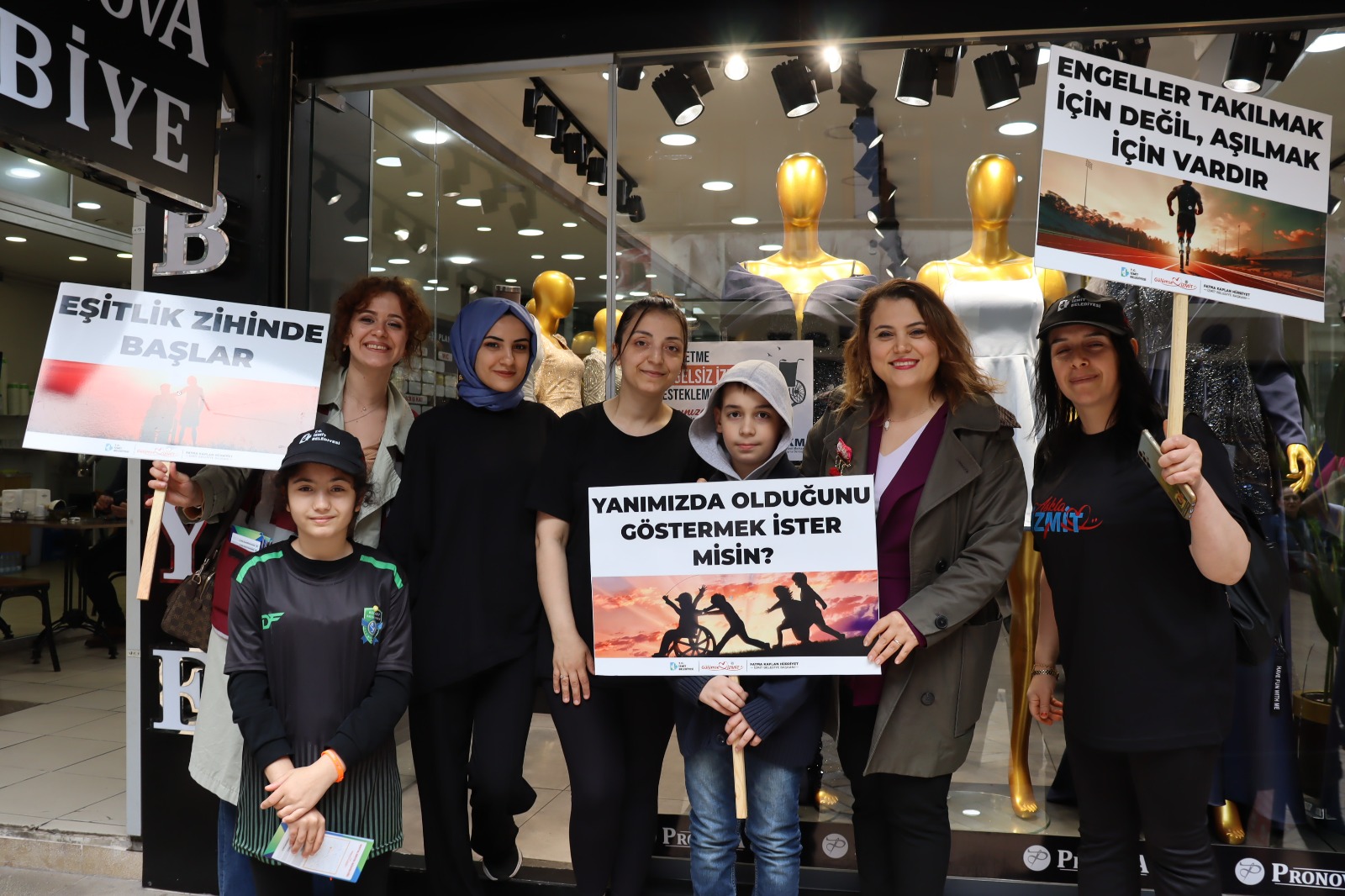 İzmit Belediyesi, Engelliler Haftasında özel çocuklarımızla esnafı buluşturdu (17)