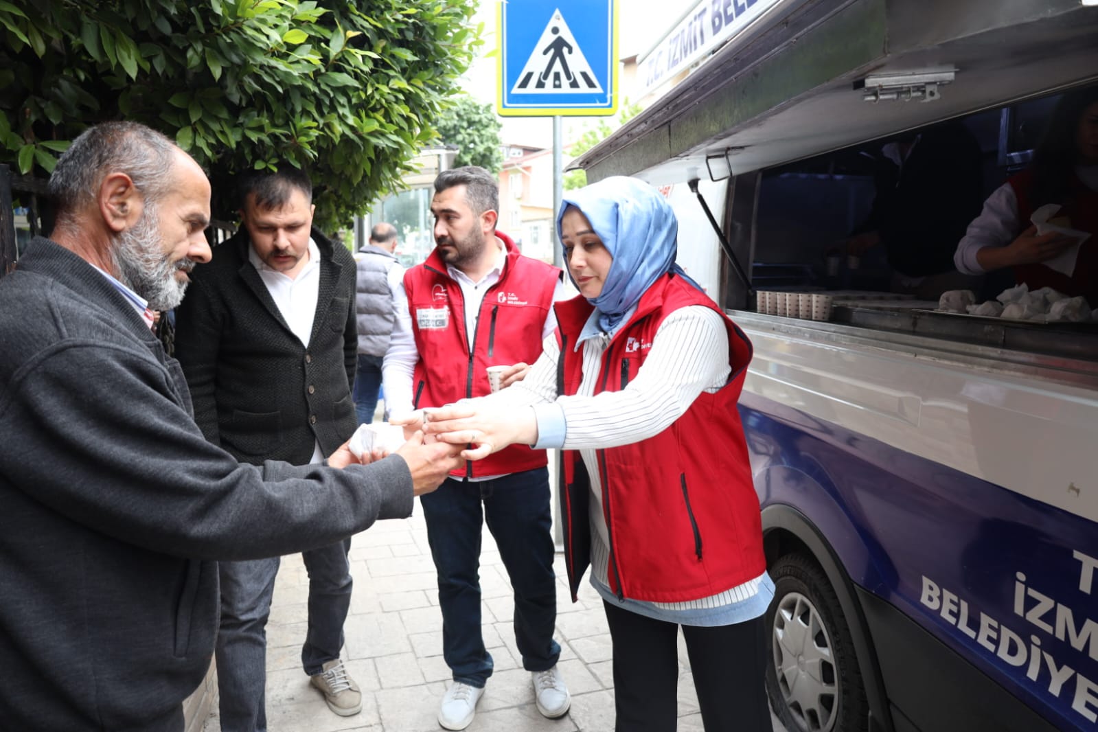 İzmit Belediyesi camii cemaati ile buluşmaya devam ediyor (7)