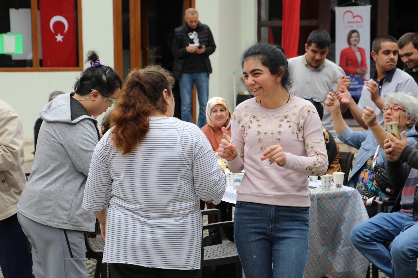 Izmit Belediyesi, engelli bireyler ve aileleriyle kahvaltida bulustu (4)