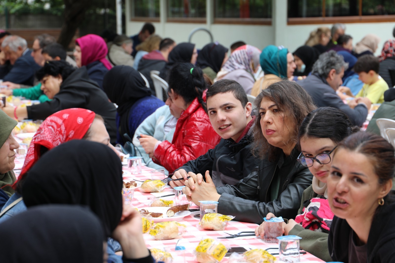 Izmit Belediyesi, engelli bireyler ve aileleriyle kahvaltida bulustu (5)