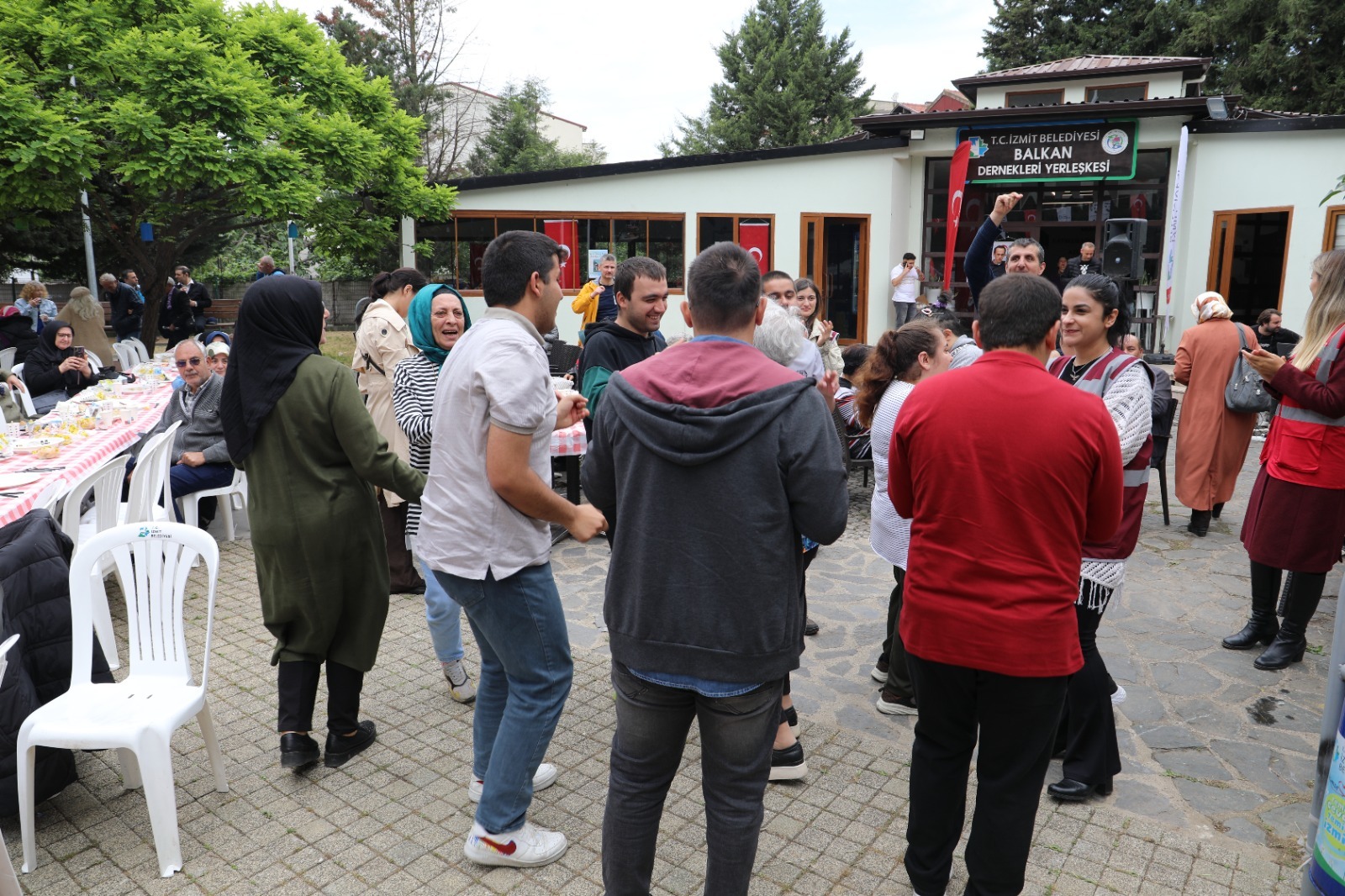 Izmit Belediyesi, engelli bireyler ve aileleriyle kahvaltida bulustu (6)