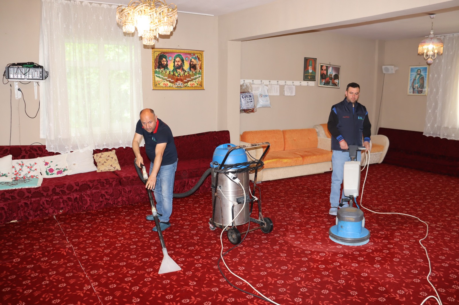 İzmit Belediyesi ibadethaneleri hijyenle buluşturmaya devam ediyor (1)