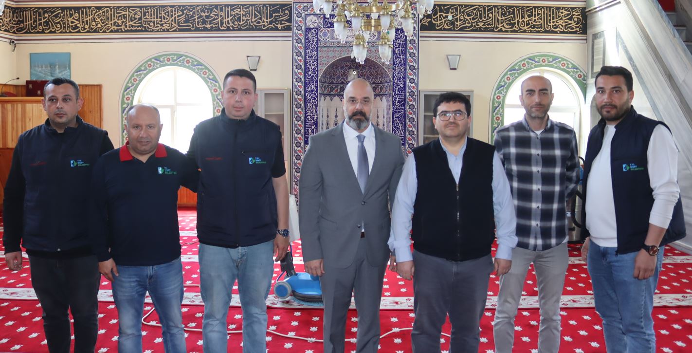 İzmit Belediyesi ibadethaneleri pırıl pırıl yapmaya devam ediyor (1)