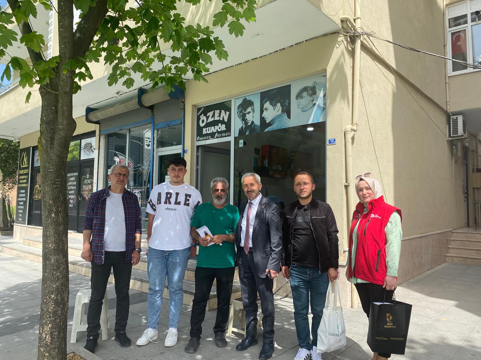İzmit Belediyesi kent esnafının yanında olmaya devam ediyor (11)