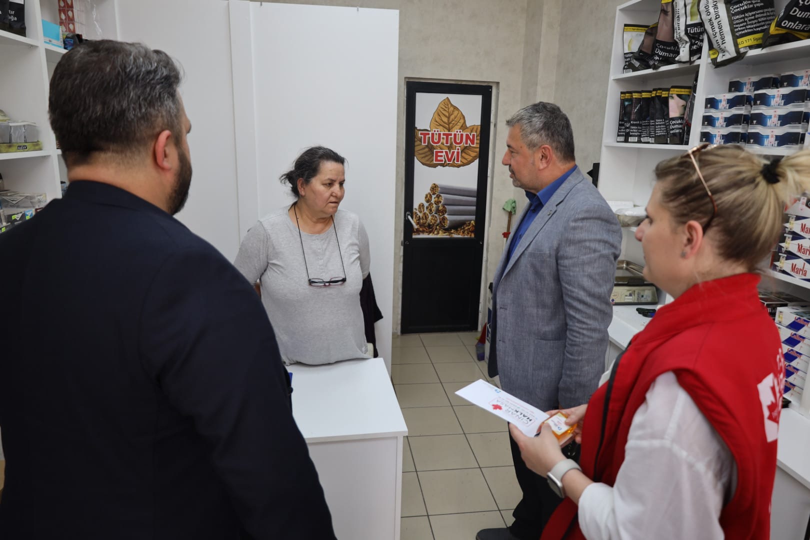 İzmit Belediyesi kent esnafının yanında olmaya devam ediyor (2)