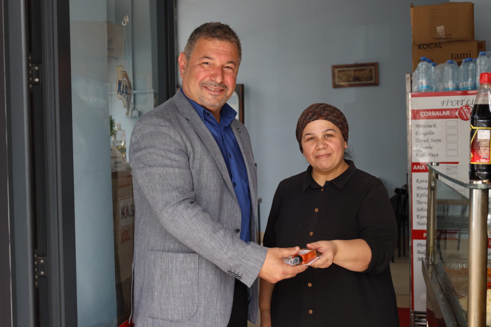 İzmit Belediyesi kent esnafının yanında olmaya devam ediyor (3)