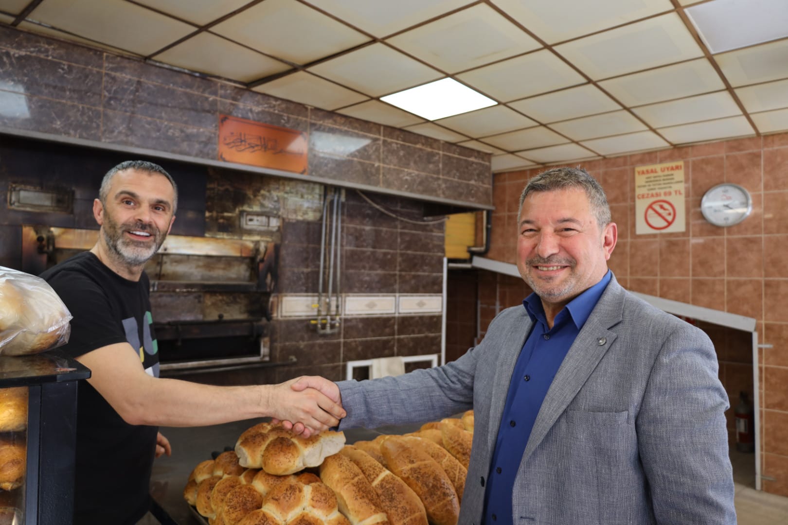 İzmit Belediyesi kent esnafının yanında olmaya devam ediyor (5)