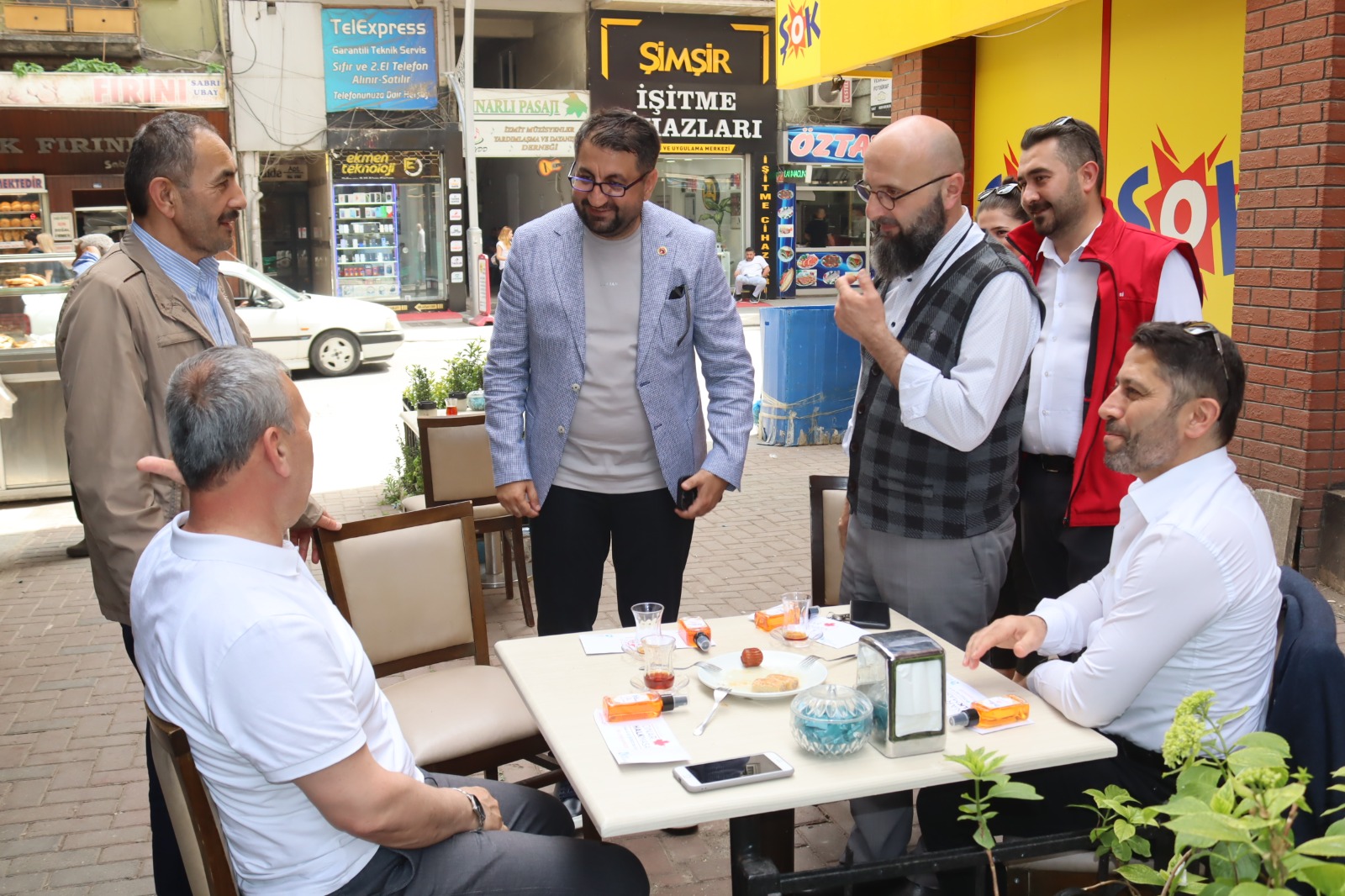 İzmit Belediyesi kent esnafının yanında olmaya devam ediyor (8)