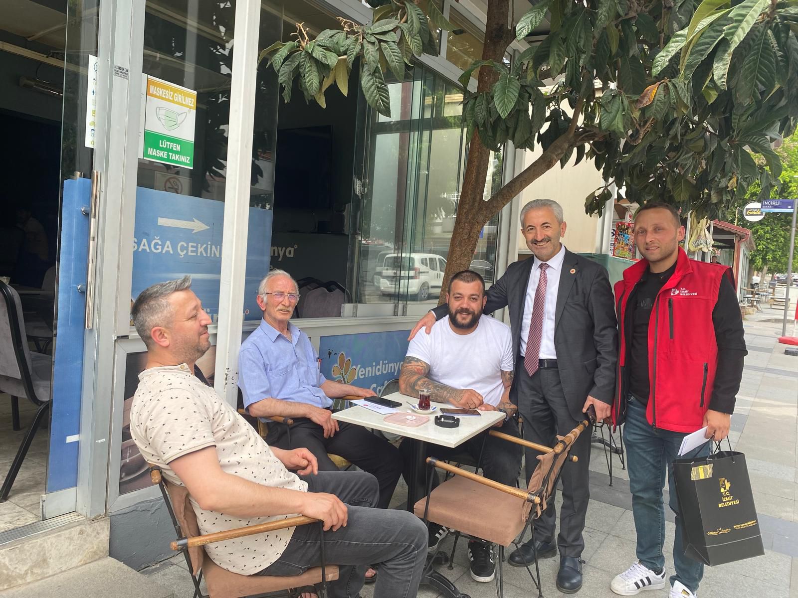 İzmit Belediyesi kent esnafının yanında olmaya devam ediyor (9)