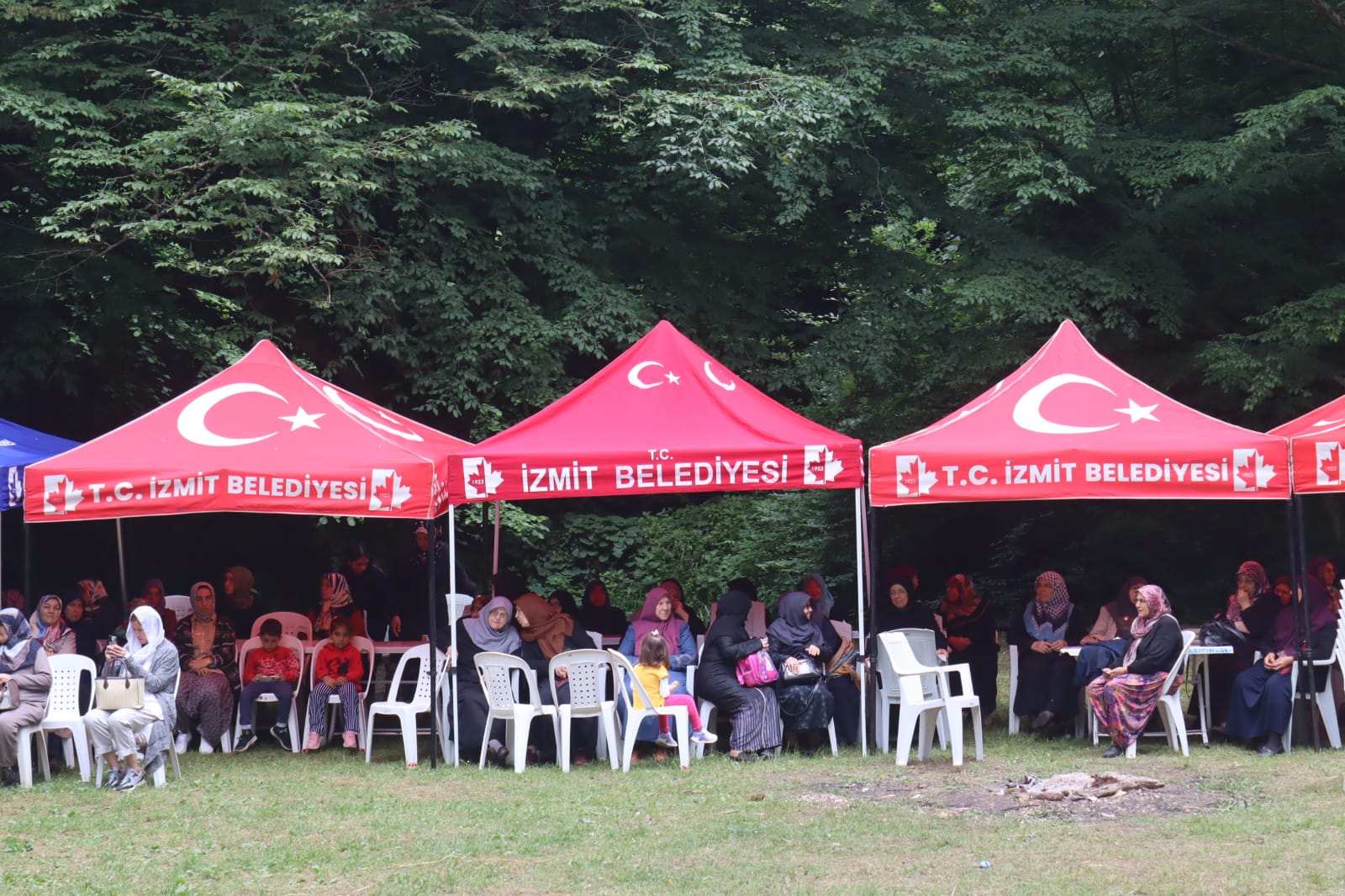 İzmit Belediyesi köylerde de vatandaşları yalnız bırakmıyor (4)