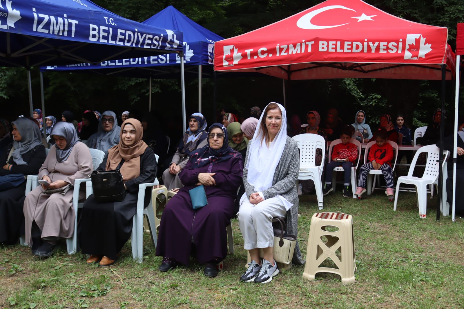 İzmit Belediyesi köylerde de vatandaşları yalnız bırakmıyor (5)