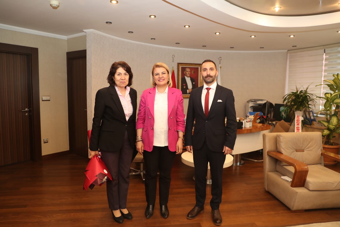 Izmit Belediyesi müdürlüklerinde devir teslim töreni yapildi (1)