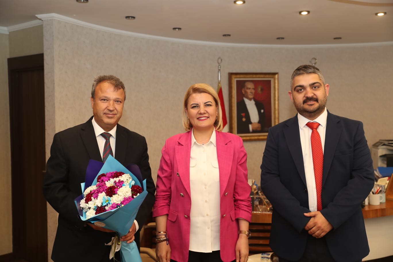 Izmit Belediyesi müdürlüklerinde devir teslim töreni yapildi (3)