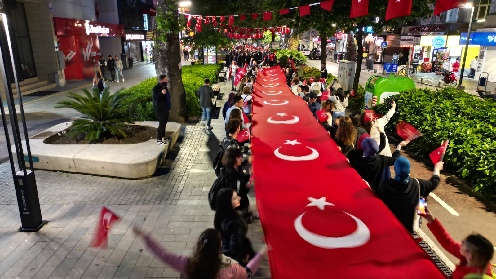 İzmit Belediyesinin 19 Mayıs korteji doldu taştı (2)