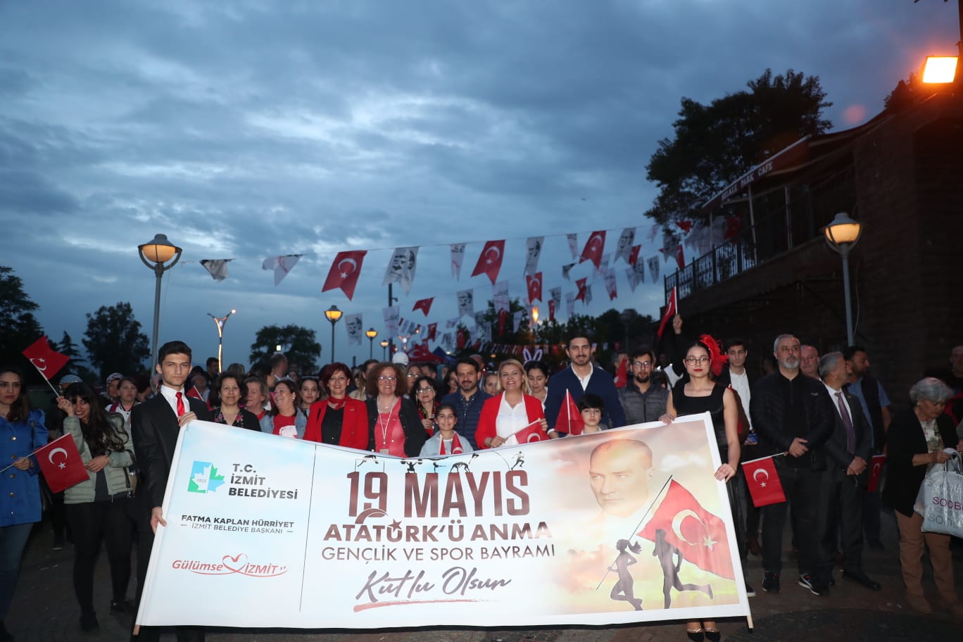 İzmit Belediyesinin 19 Mayıs korteji doldu taştı (3)