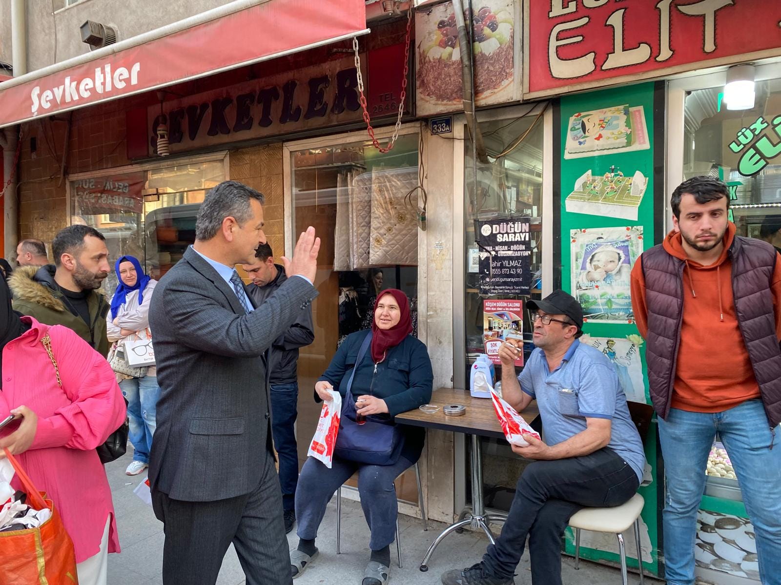 İzmit Belediyesinin güçlü kadrosu sabahın ilk ışıklarıyla işçilerle buluştu (7)
