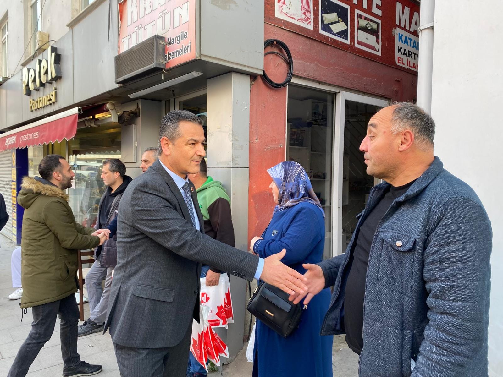 İzmit Belediyesinin güçlü kadrosu sabahın ilk ışıklarıyla işçilerle buluştu (9)