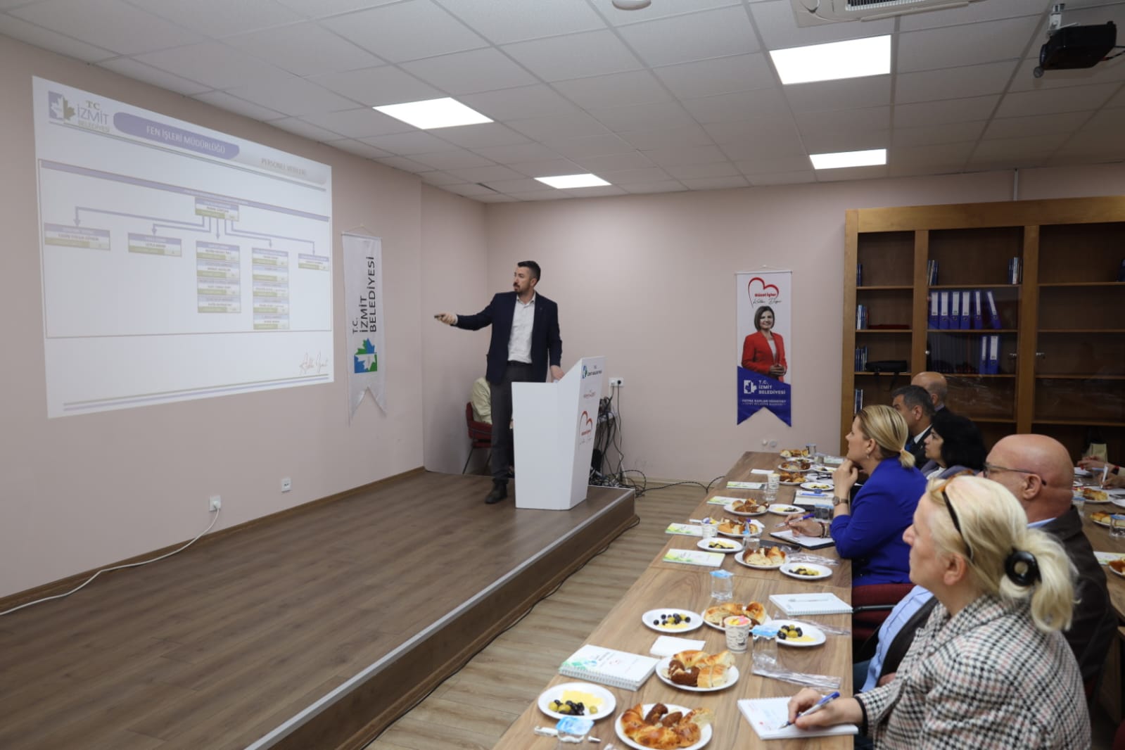İzmit Belediyesinin güçlü kadrosu yapılacak projeleri görüştü (1)