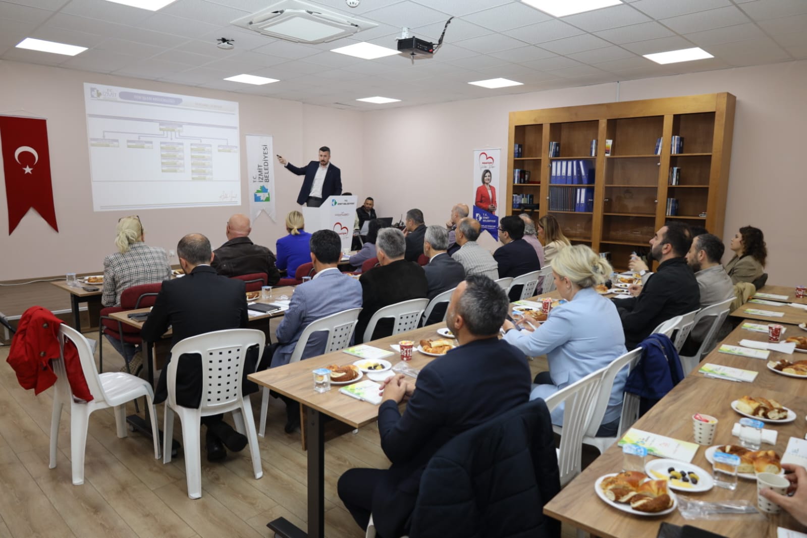 İzmit Belediyesinin güçlü kadrosu yapılacak projeleri görüştü (2)