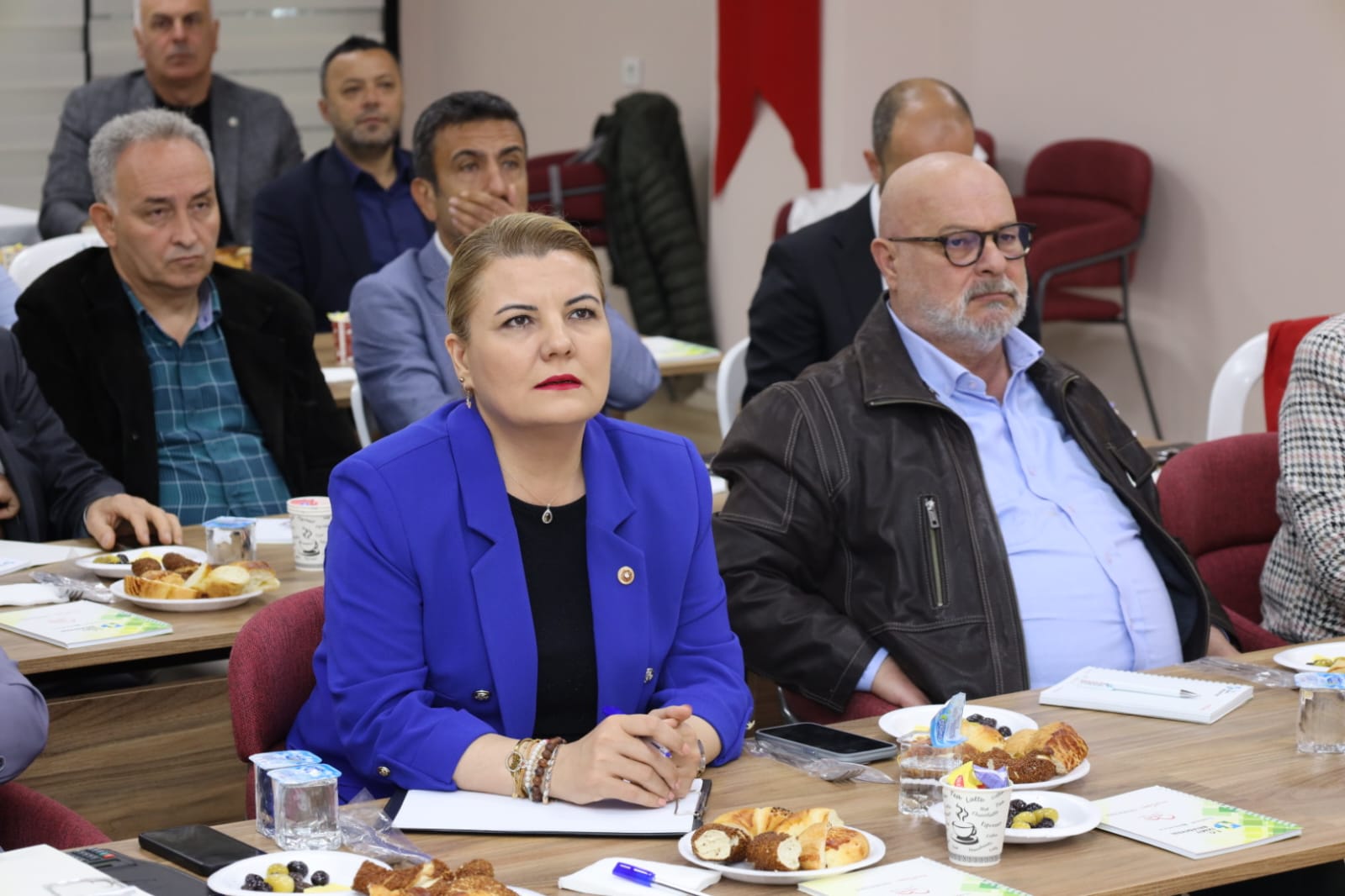 İzmit Belediyesinin güçlü kadrosu yapılacak projeleri görüştü (4)