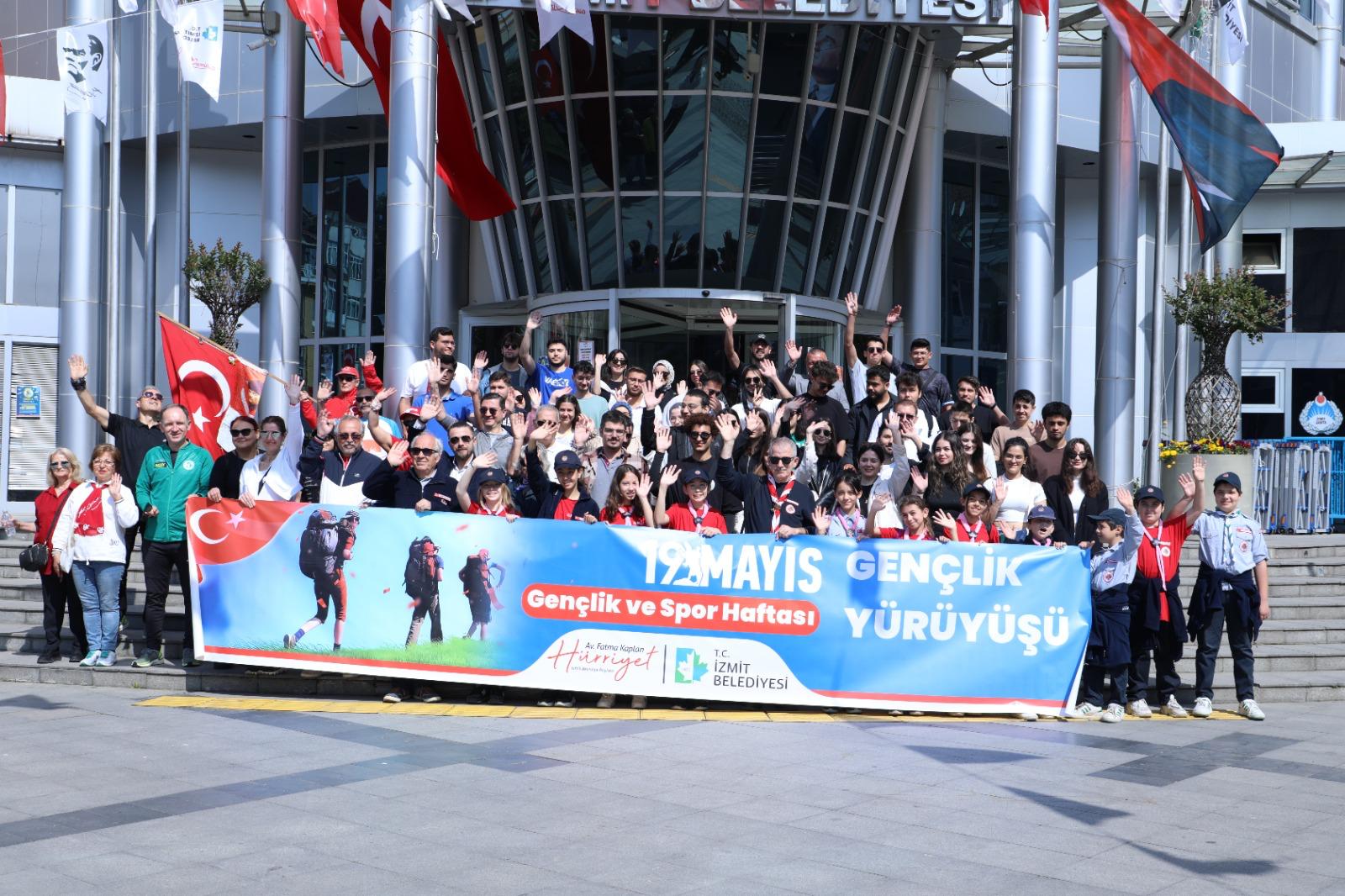 Izmitli gençler, 19 Mayis Gençlik Yürüyüsünde bulustu (2)