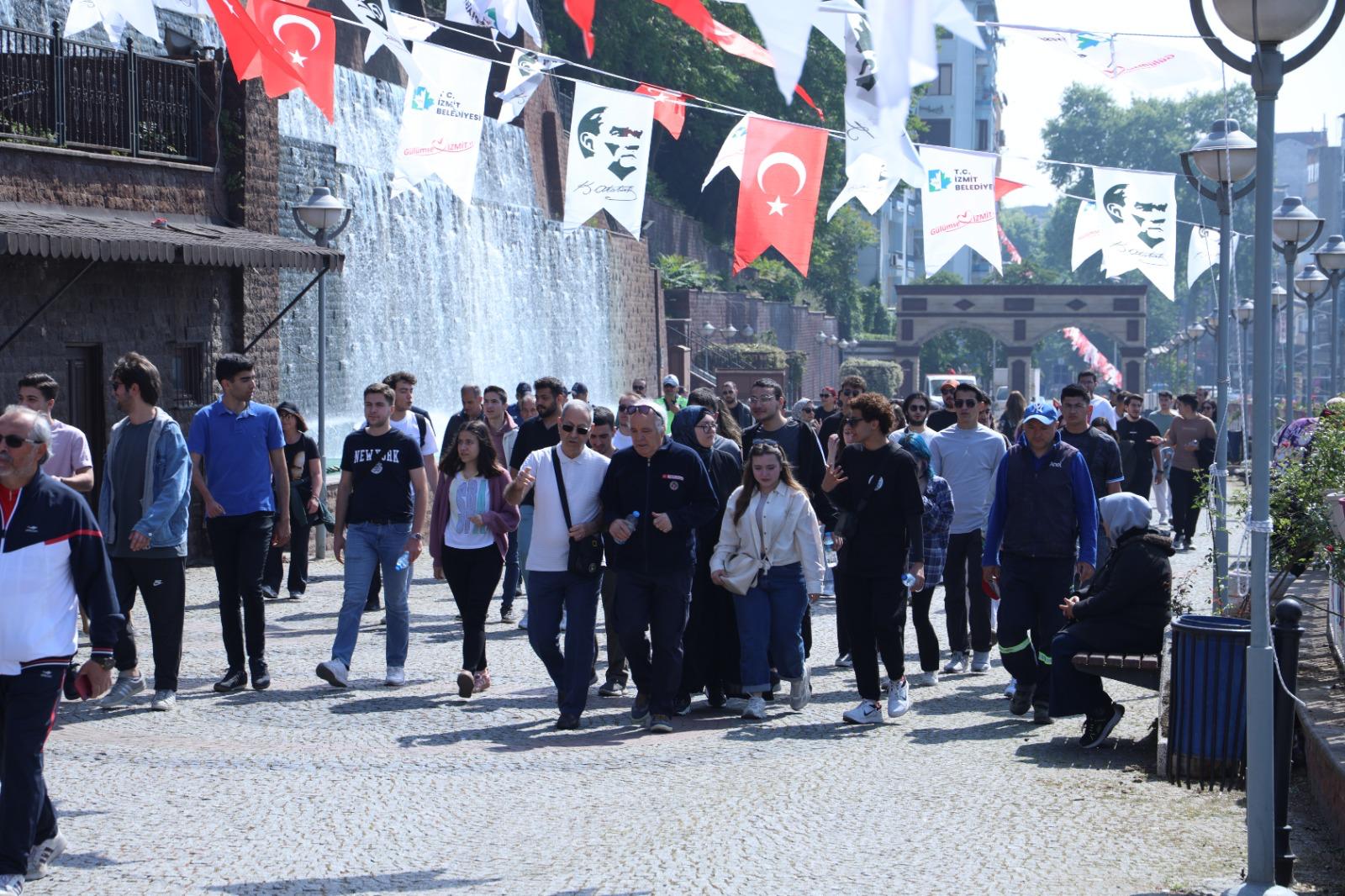 Izmitli gençler, 19 Mayis Gençlik Yürüyüsünde bulustu (4)