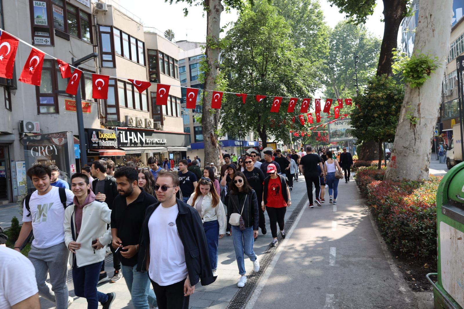 Izmitli gençler, 19 Mayis Gençlik Yürüyüsünde bulustu (8)
