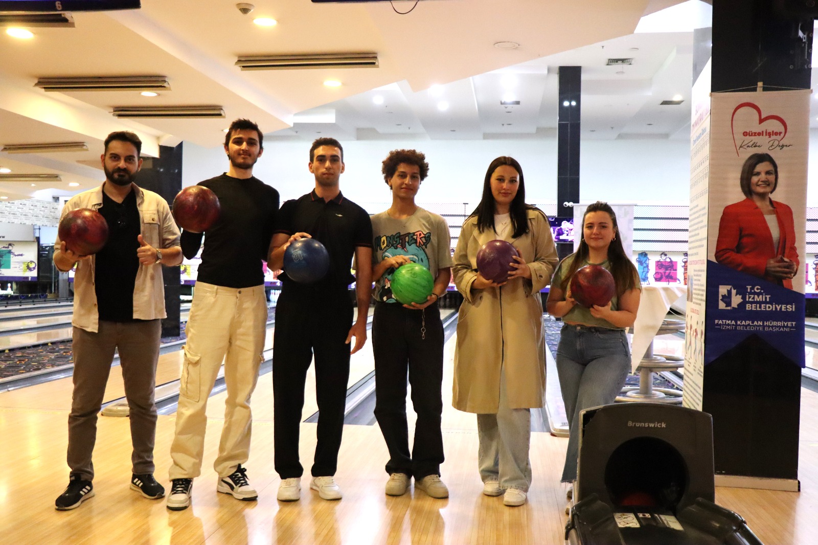 Izmitli gençler Bowling Turnuvasi'nda 19 Mayis coskusunu yasadi (1)