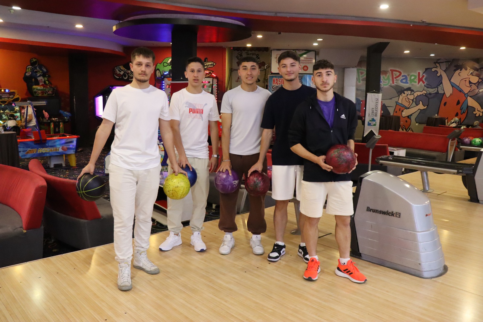Izmitli gençler Bowling Turnuvasi'nda 19 Mayis coskusunu yasadi (4)