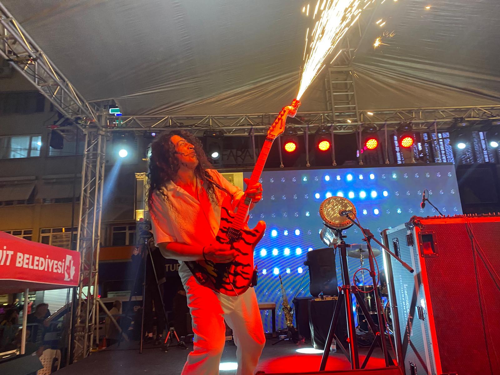 İzmitliler 19 Mayıs’ta DJ Ali Taş ile coştu (1)
