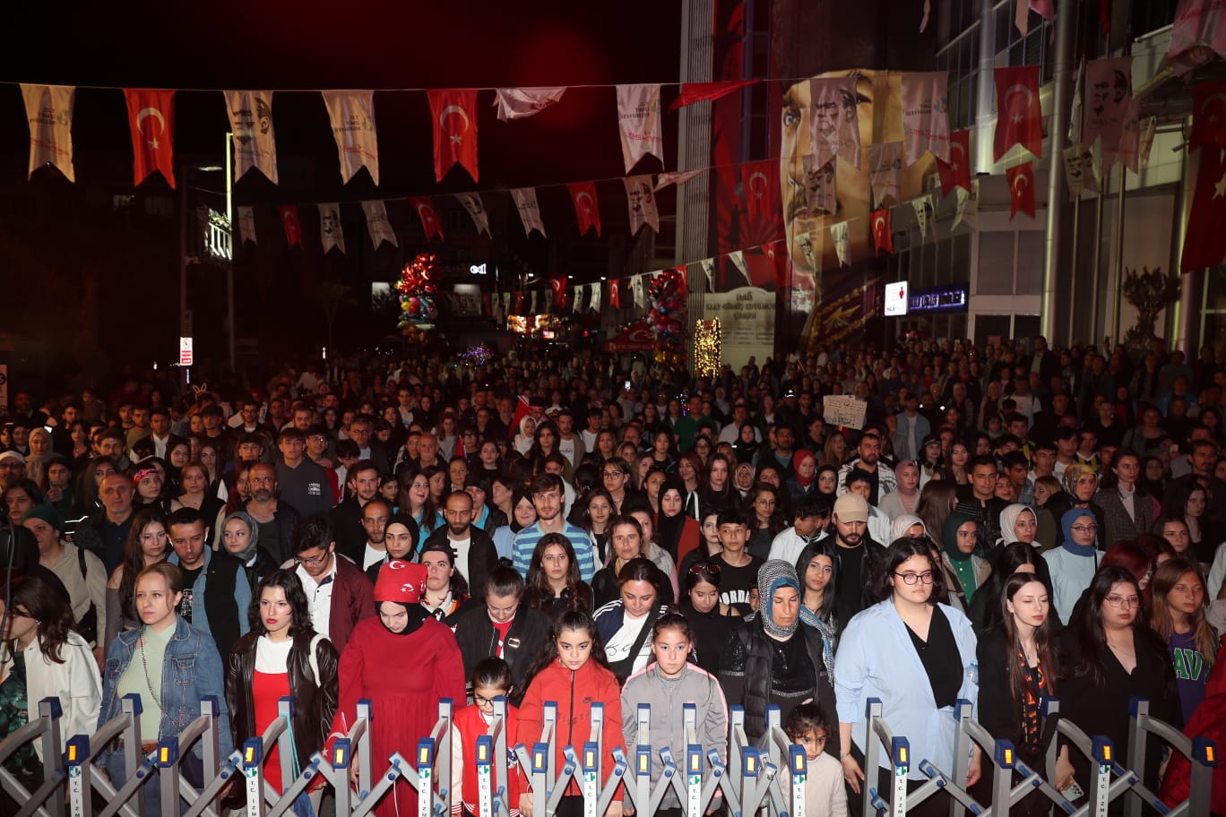 İzmitliler 19 Mayıs’ta DJ Ali Taş ile coştu (2)