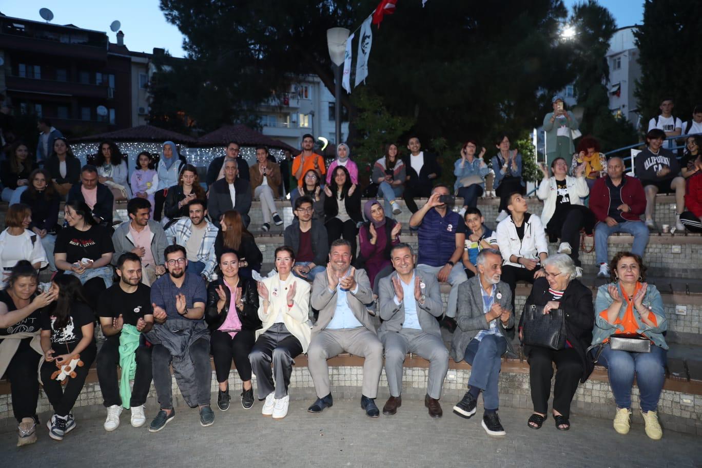 Izmit'te 19 Mayis kutlamalarinda Pembe Kayalar coskusu (5)