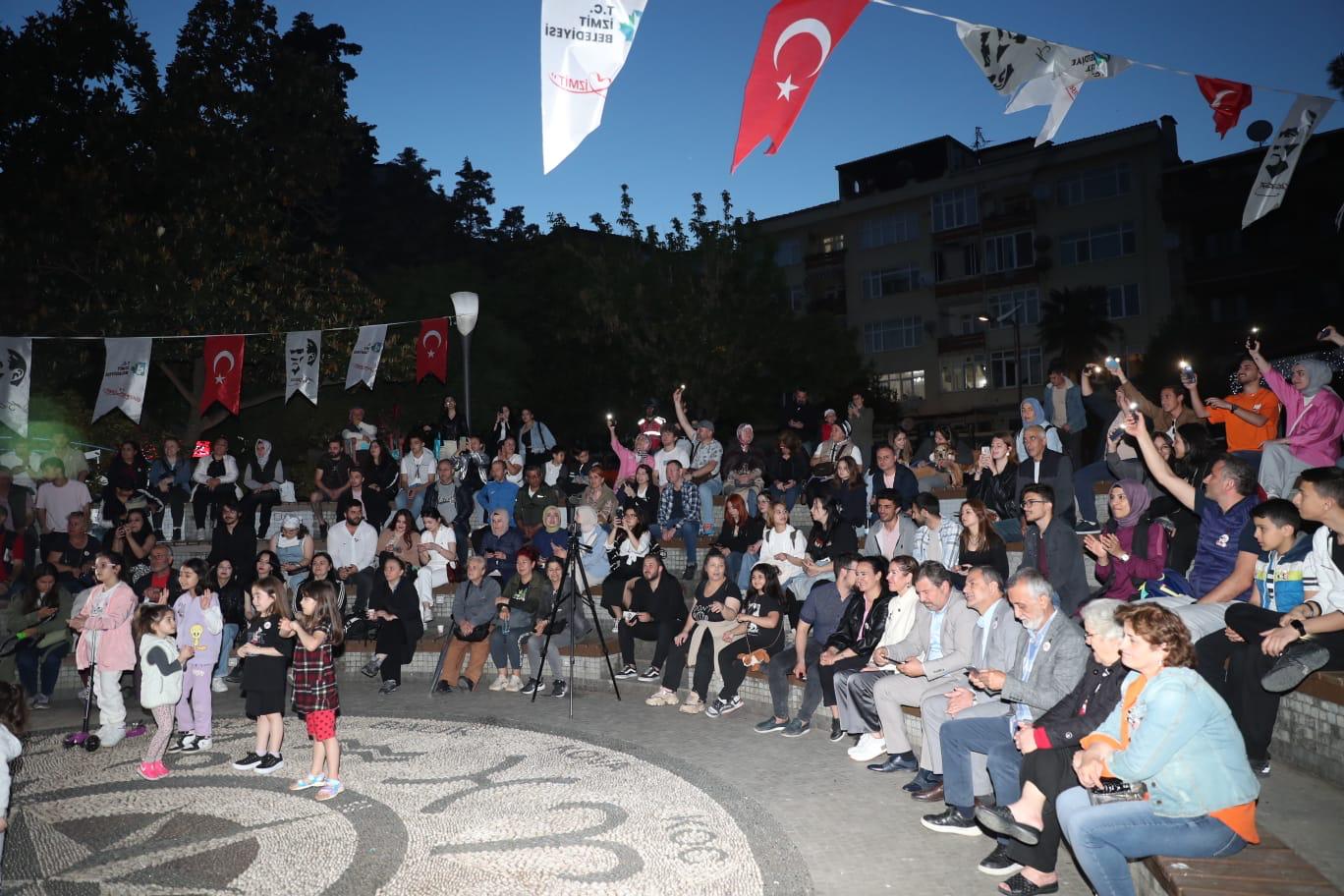 Izmit'te 19 Mayis kutlamalarinda Pembe Kayalar coskusu (7)