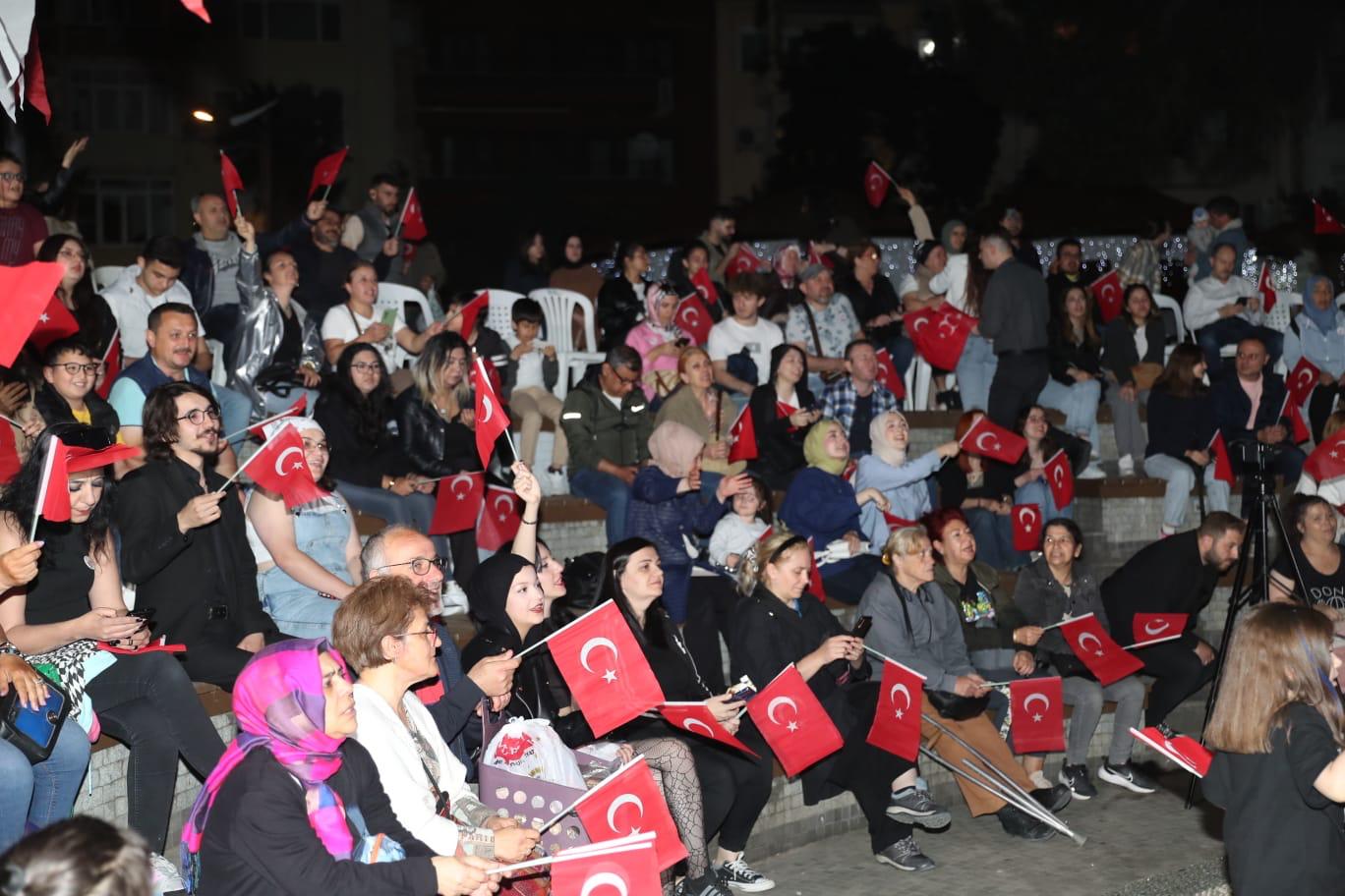 Izmit'te 19 Mayis kutlamalarinda Pembe Kayalar coskusu (8)