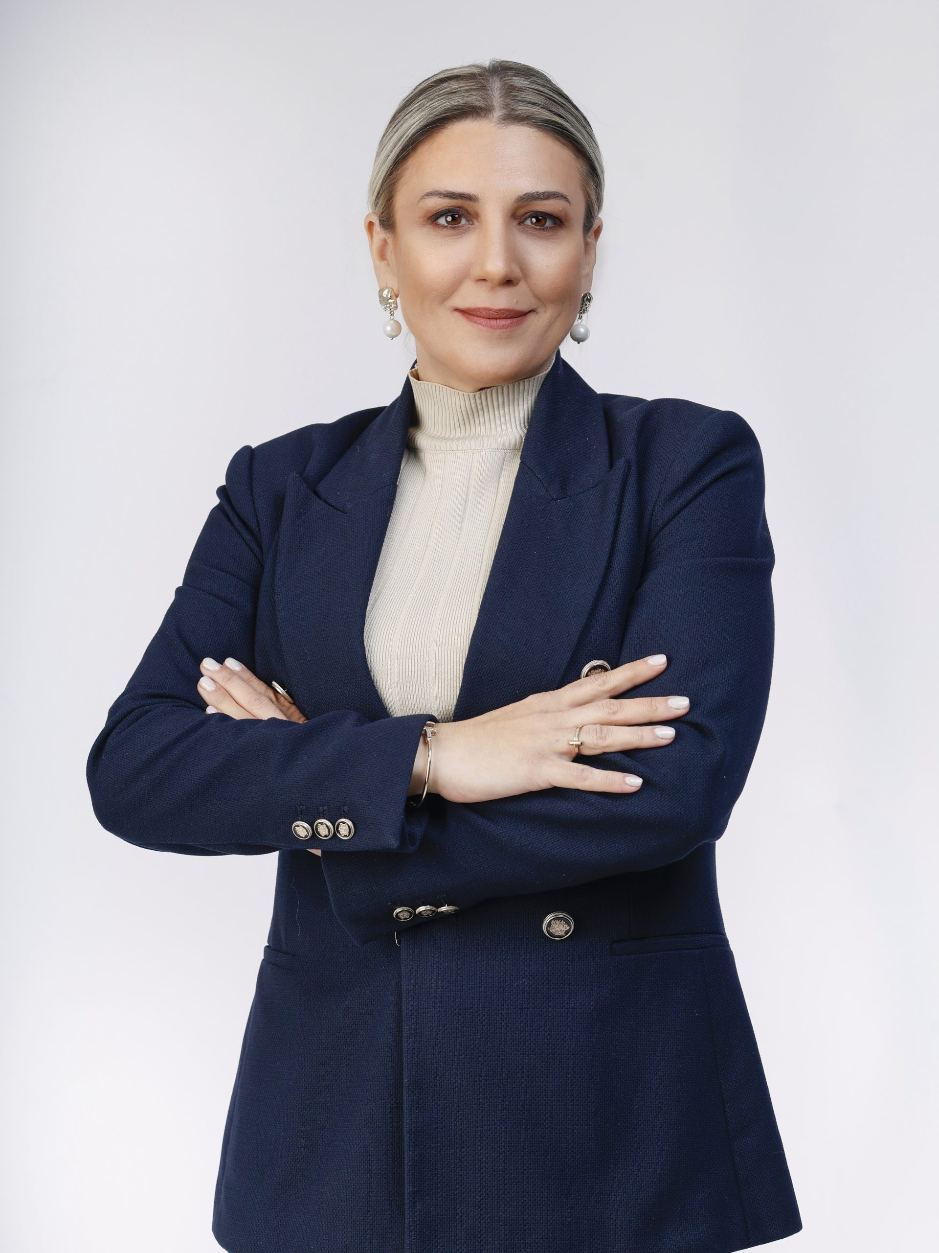 https://izmit.bel.tr/wp-content/uploads/2024/05/NILGUN-YILMAZ-CHP-1-scaled.jpg
