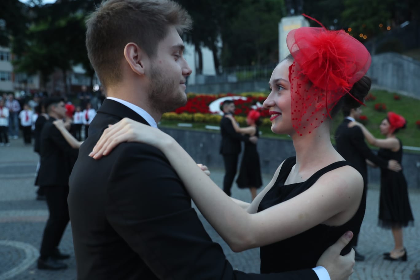 Sahne İzmit Halk Dansları Topluluğu, 19 Mayıs’a damga vurdu (8)