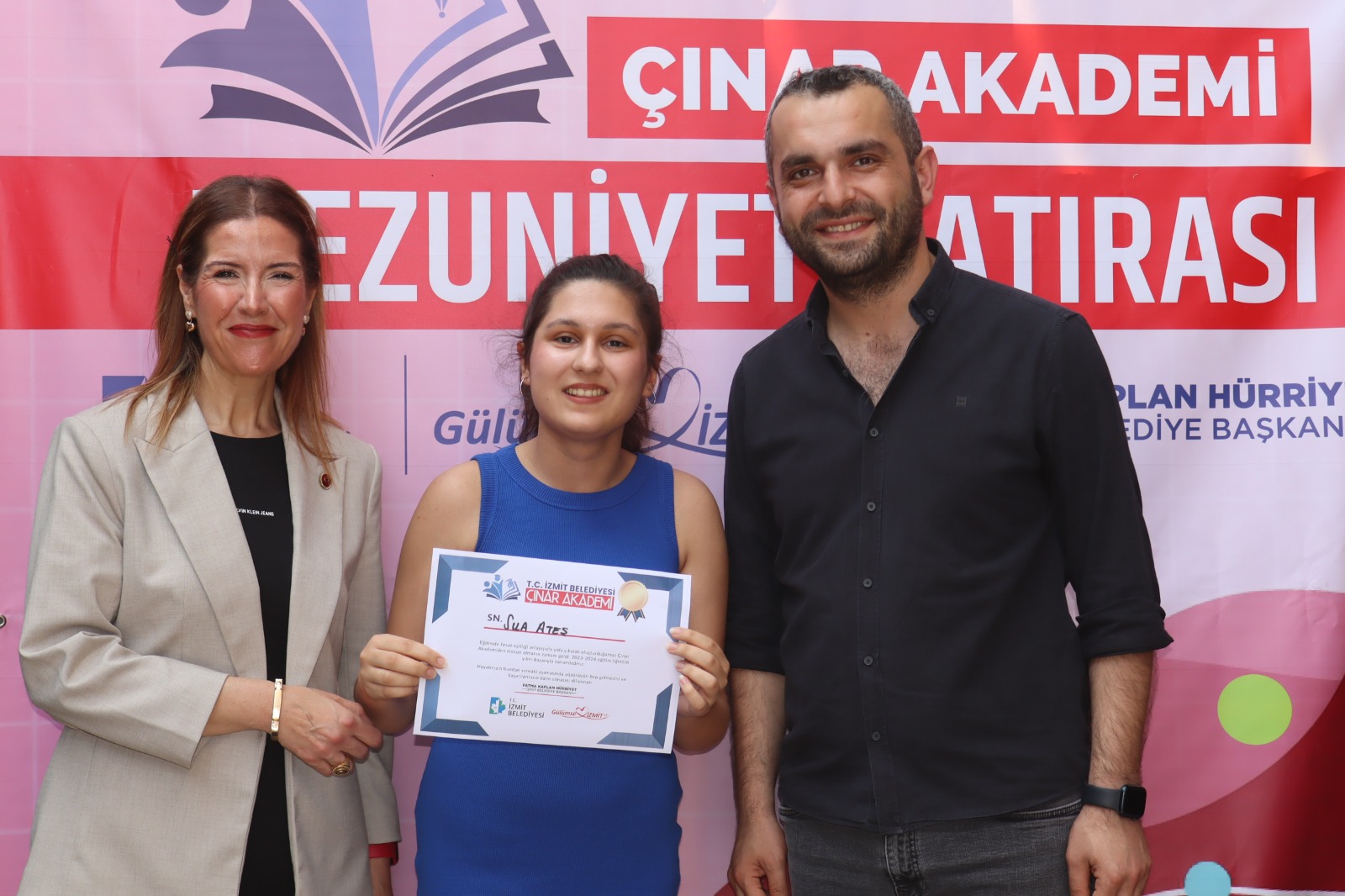 Çınar Akademisi Öğrencileri mezuniyet töreninde stres attı (1)