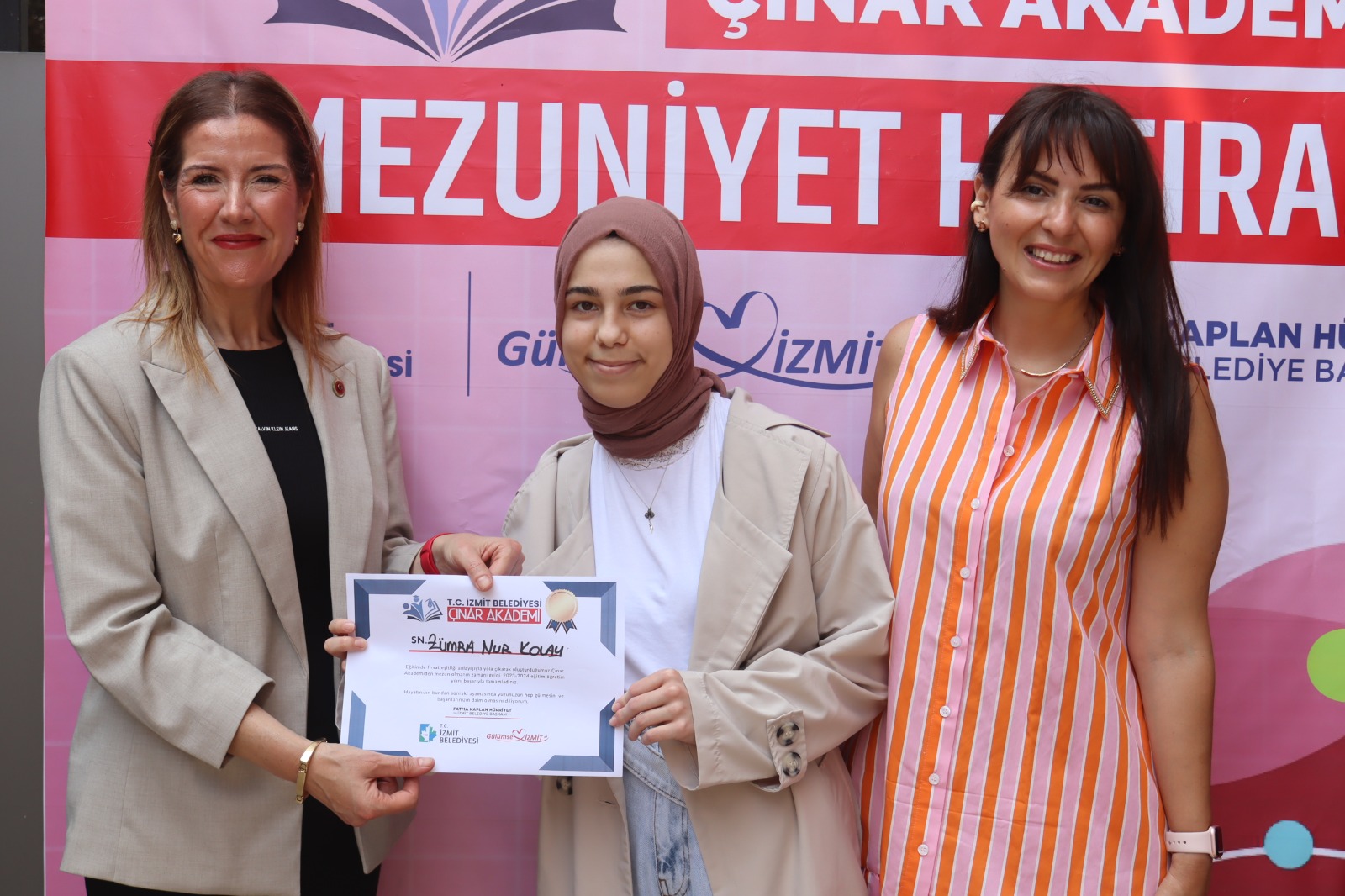 Çınar Akademisi Öğrencileri mezuniyet töreninde stres attı (12)