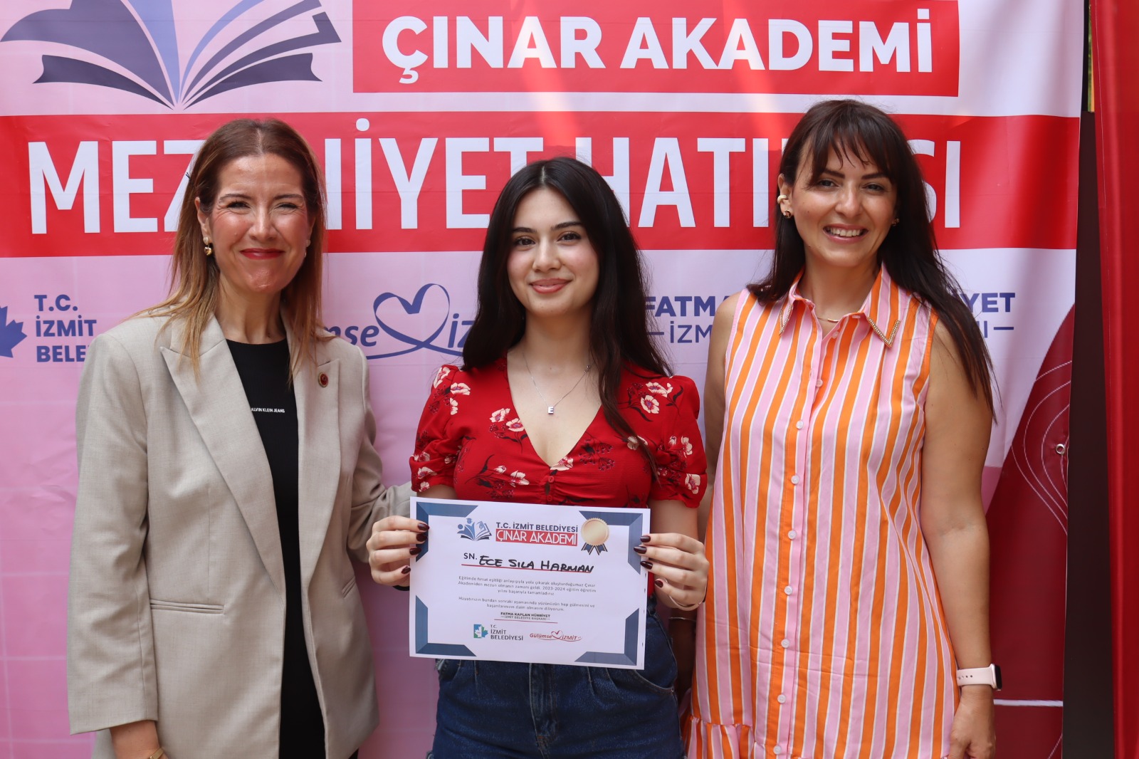 Çınar Akademisi Öğrencileri mezuniyet töreninde stres attı (13)