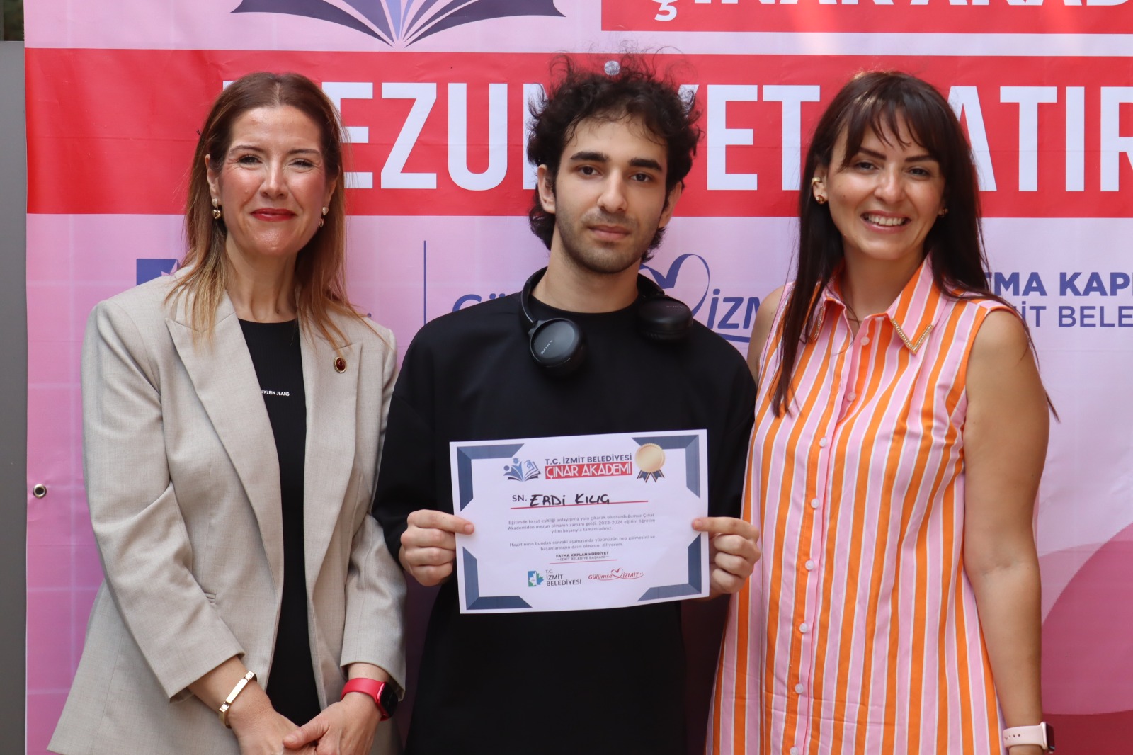 Çınar Akademisi Öğrencileri mezuniyet töreninde stres attı (3)