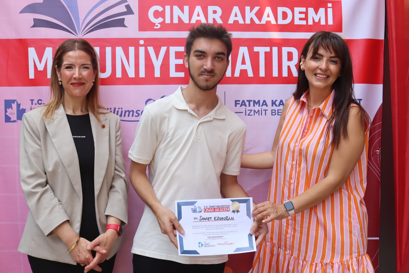 Çınar Akademisi Öğrencileri mezuniyet töreninde stres attı (4)